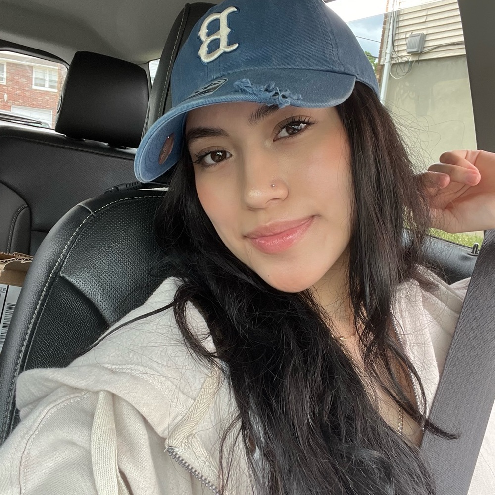 Hello guys! I will be active and selling a lot of good clothes, shoes, & makeup